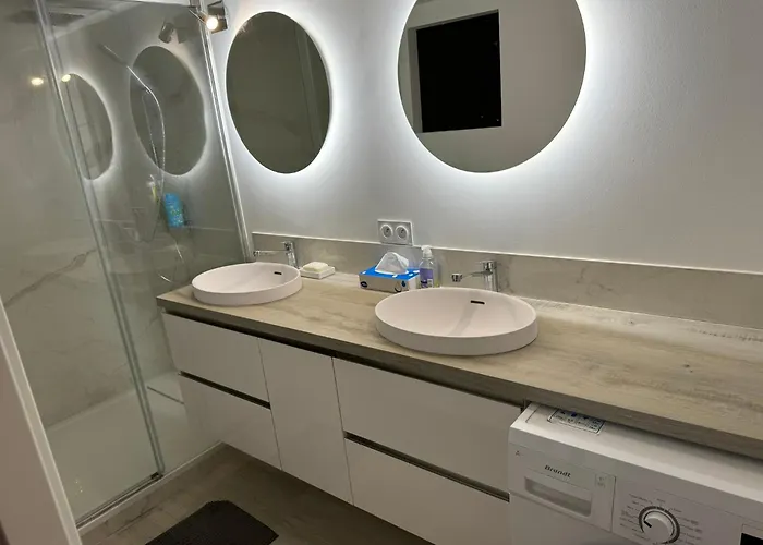 בית נופש New Maison Confort, Bord De Avec Parking Prive *