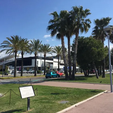 Maison Confort, Bord De Avec Parking Prive