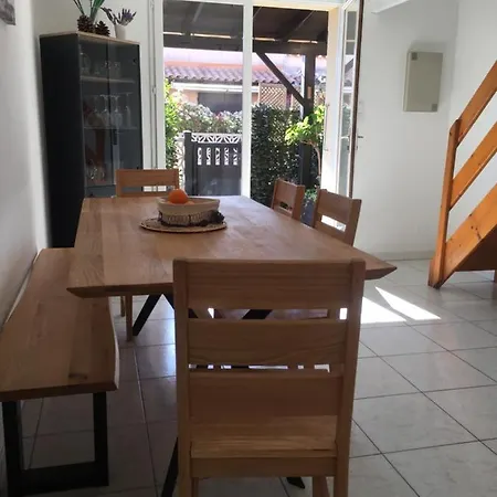 Maison Confort, Bord De Avec Parking Prive *