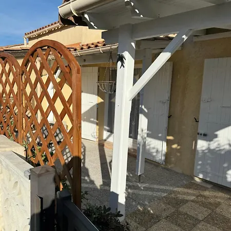 Maison Confort, Bord De Avec Parking Prive Holiday home *