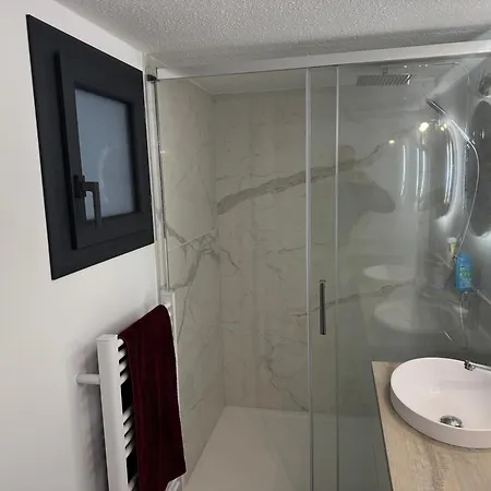 New Maison Confort, Bord De Avec Parking Privé Casa vacanze