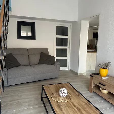 New Maison Confort, Bord De Avec Parking Privé