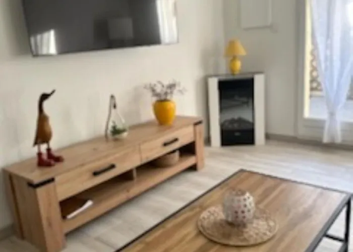 펜션 New Maison Confort, Bord De Avec Parking Prive 그륏상