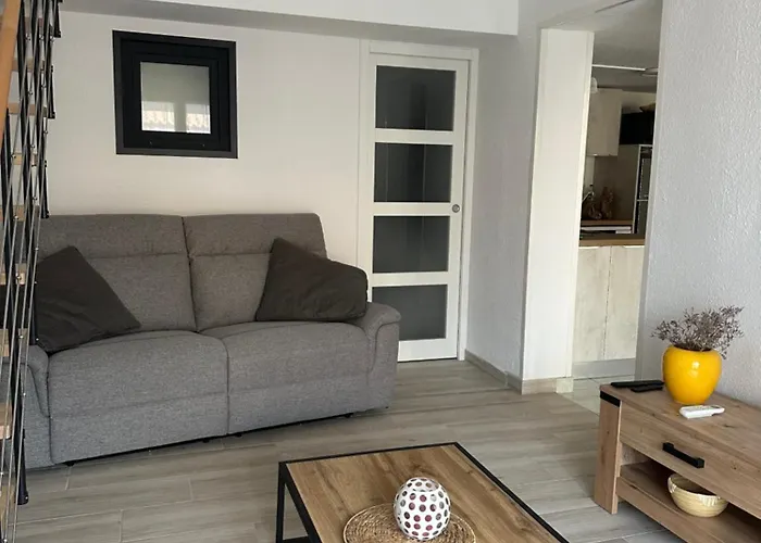 New Maison Confort, Bord De Avec Parking Prive